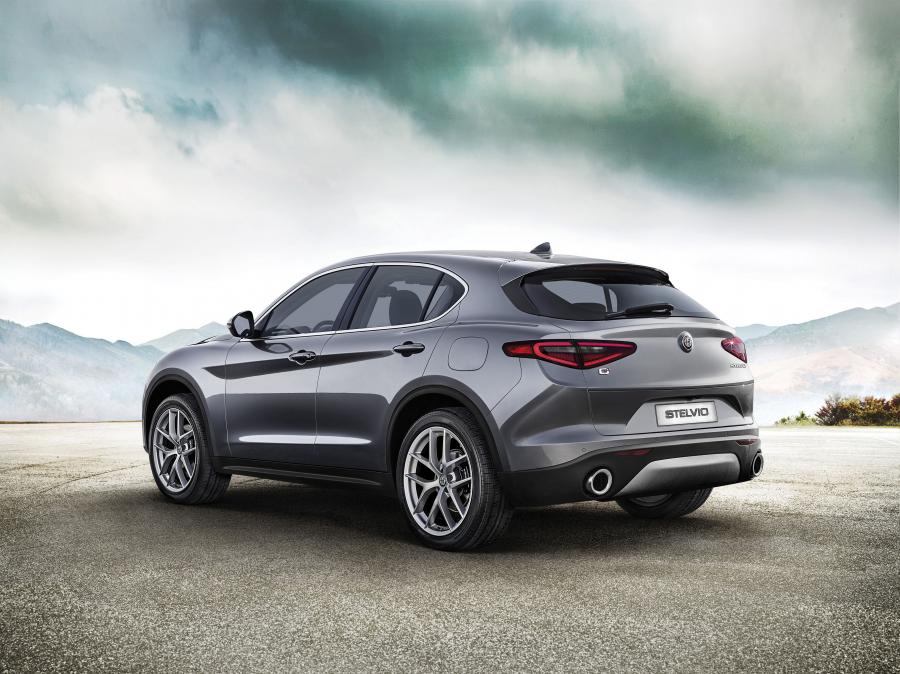  Alfa Romeo Stelvio (949) 2017 года  (WW) (фото 2 из 114)
